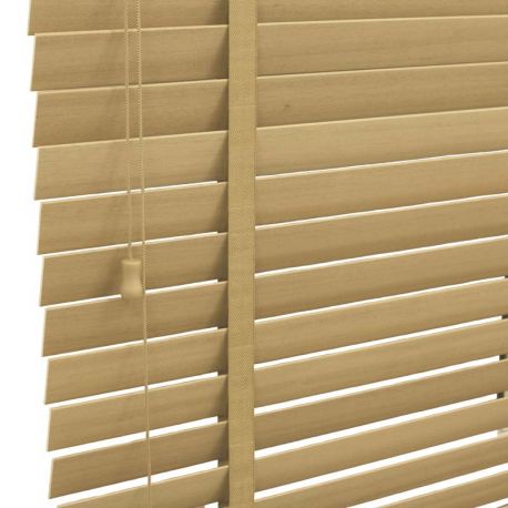 Persiana veneciana de madera para decoración interior con estilo clásico.