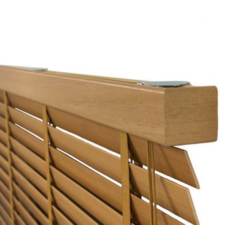 Persiana veneciana de madera con instalación sencilla y rápida.