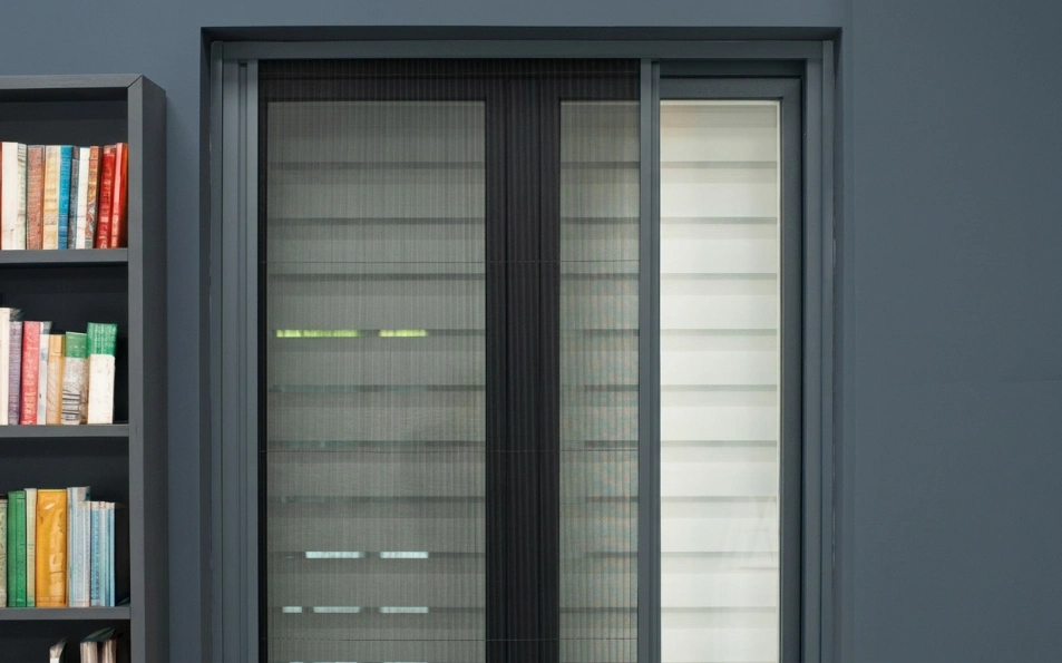 Mosquitera plisada Gioconda 22 mm de 1 hoja con perfilado gris