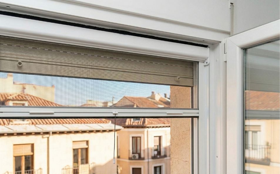 Mosquiteras enrollables a medida para ventanas - Calidad Premium - Color Blanco