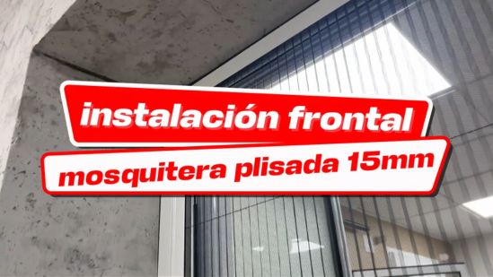 Instalación frontal de mosquitera plisada para ventana