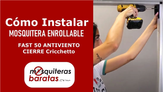 Instalación de mosquitera enrollable antiviento con cierre cricchetto